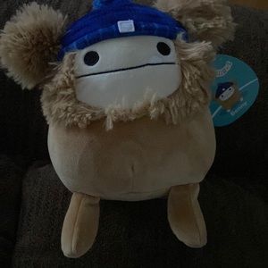 Benny Squishmallow 7/8 inch